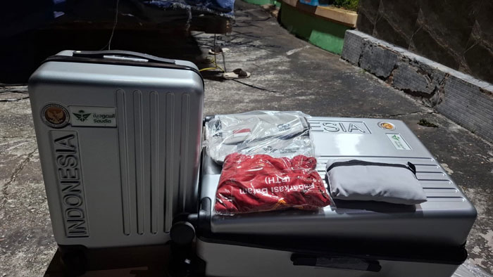 Sebanyak 1.033 set koper untuk calon jemaah haji Riau telah diterima dan langsung didistribusikan ke daerah asal jemaah.