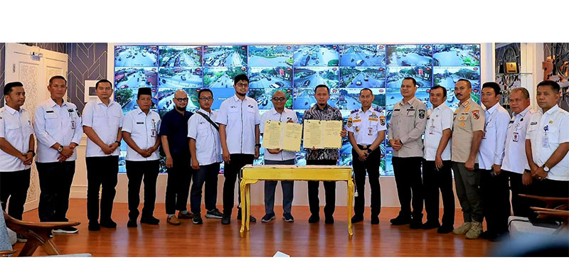 Wali Kota Agung Nugroho, resmi meluncurkan program 1.000 WiFi gratis yang ditandai dengan penandatanganan nota kesepahaman (MoU) 