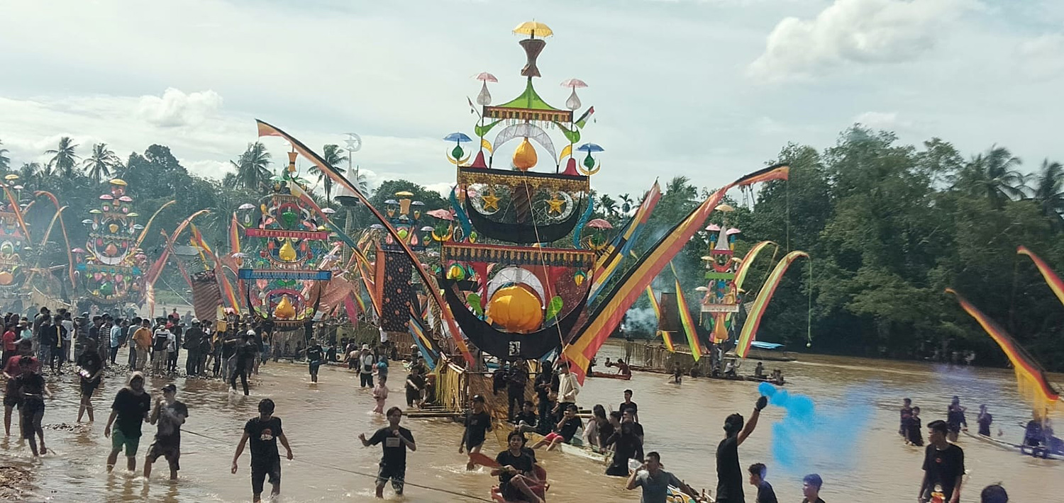 Semarak Festival Perahu Baganduang di Kenegerian Lubuk Jambi, Kecamatan Kuantan Mudik tahun 2025. Kegiatan ini akan  kembali dihelat di tahun 2026.  