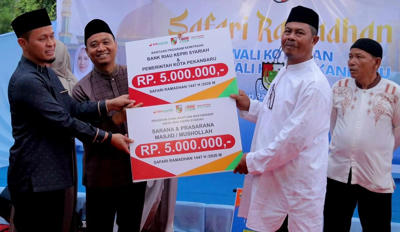 Safari Ramadan Wali Kota (Wako) Pekanbaru, Agung Nugroho di Masjid Al Fajariyah di Kecamatan Limapuluh.