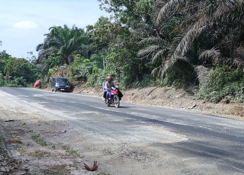 Kondisi ruas Jalan Telukkuantan-Cerenti di Simandolak, Kecamatan Benai mulai diperbaiki, , Rabu (4/3/2026).