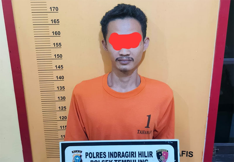 Pelaku penganiayaan inisial ES diamankan di Mapolsek Tempuling dalam pemeriksaan lebih lanjut, Kamis (5/3/2026).