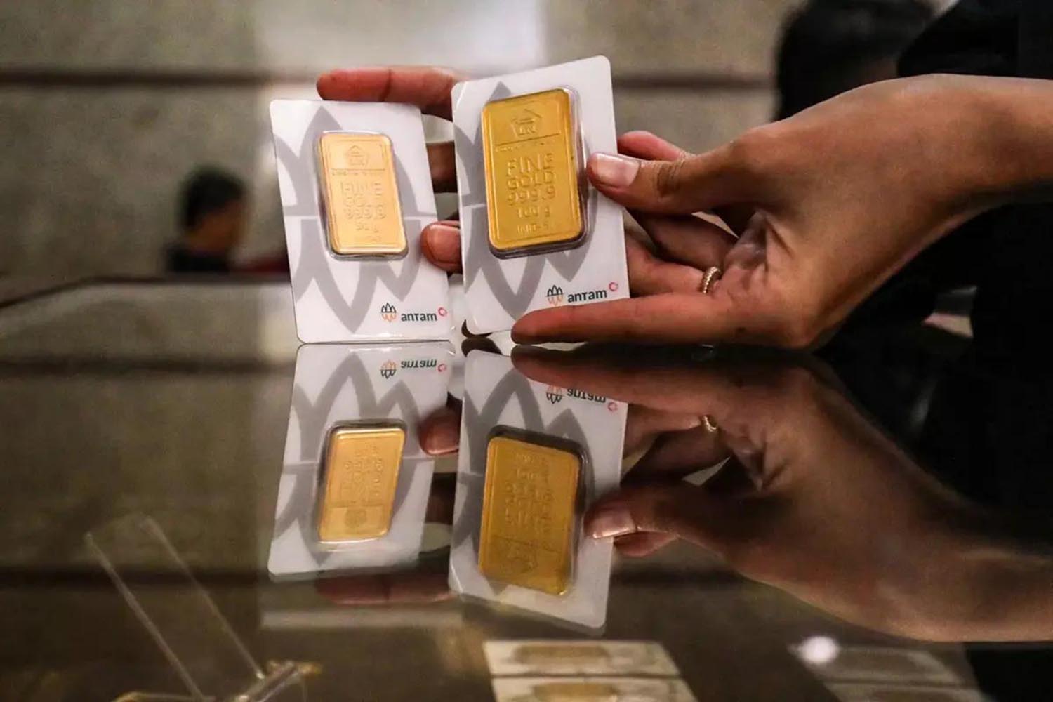 Harga emas Antam pada perdagangan Rabu (4/3/2026) anjlok Rp77.000.