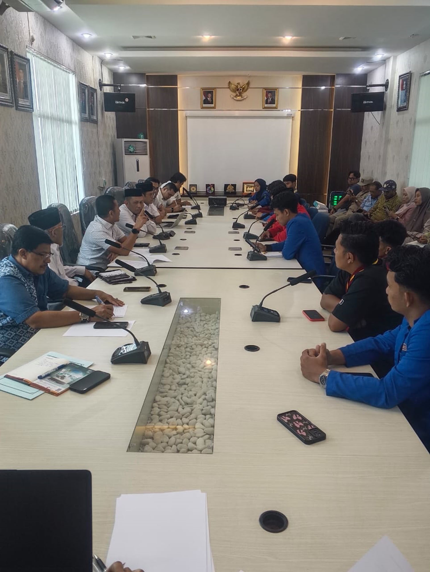Komisi IV DPRD Bengkalis menggelar hearing ber&shy;sama organisasi mahasiswa Kabupaten Bengkalis ter&shy;kait be&shy;asiswa  di ruang komisi IV DPRD Bengkalis, Rabu (4/3/2026).