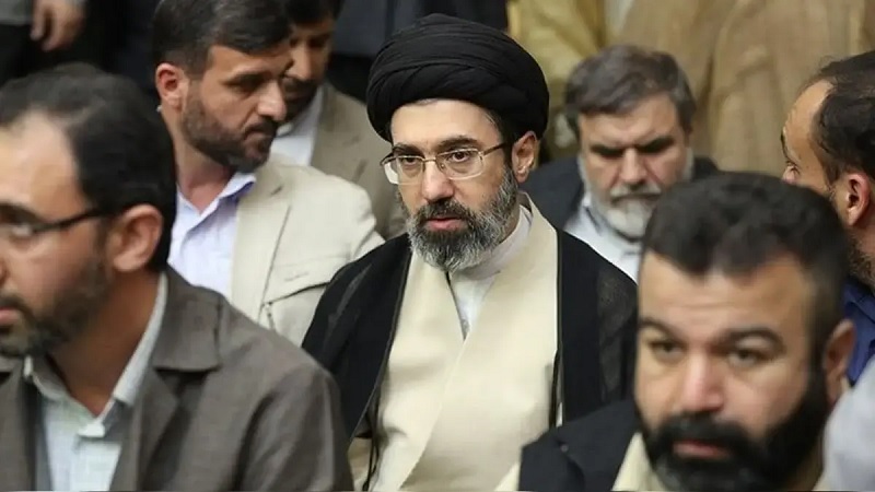 Mojtaba Hosseini Khamenei terpilih jadi penerus ayahnya Ayatollah Ali Khamenei sebagai Peminpin Tertinggi Iran yang baru. 