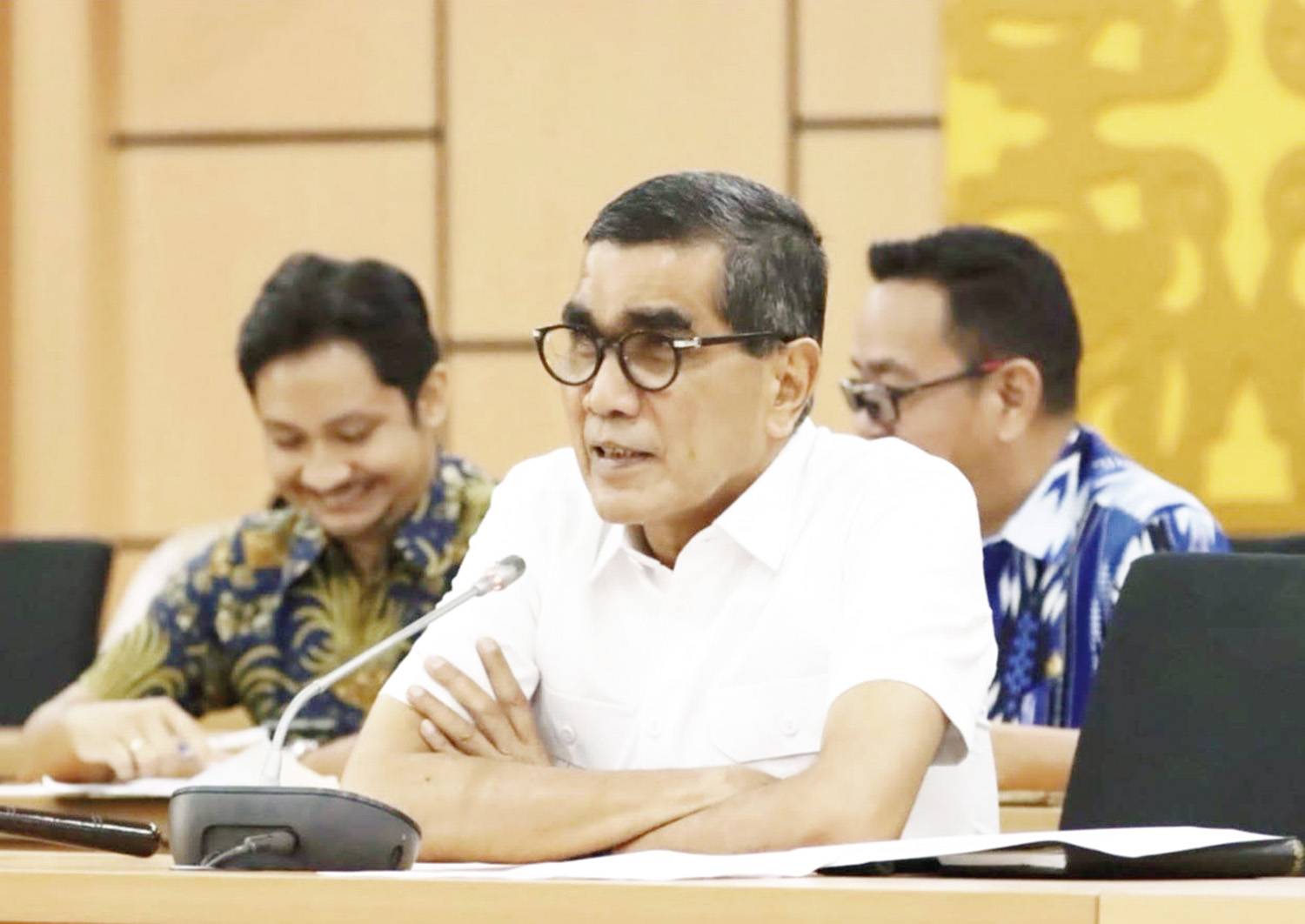 Wakil Ketua DPRD Riau Parisman Ikhwan saat memimpin rapat, baru-baru ini.&nbsp;  
