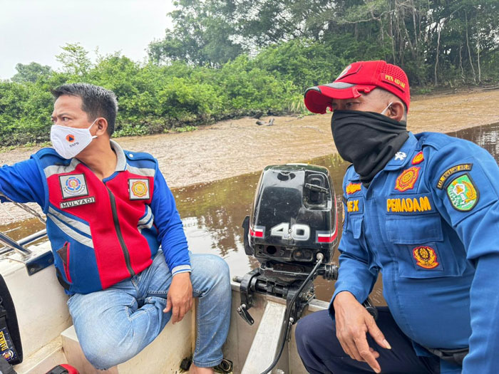 Tim Pemadam Kebakaran dan Penyelamatan pada BPBD Kabupaten Inhu saat melakukan pencarian korban, Jumat (6/3/2026).