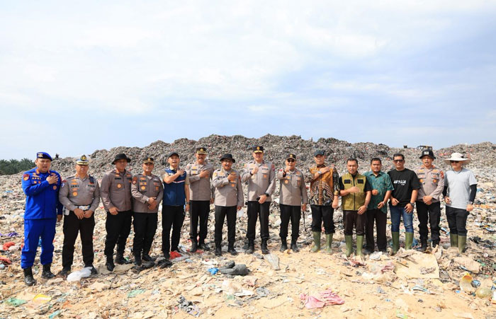 Jajaran Pemko Pekanbaru bersama Kapolda Riau Irjen Pol Herry Heryawan melakukan peninjauan ke TPA Muara Fajar baru-baru ini.