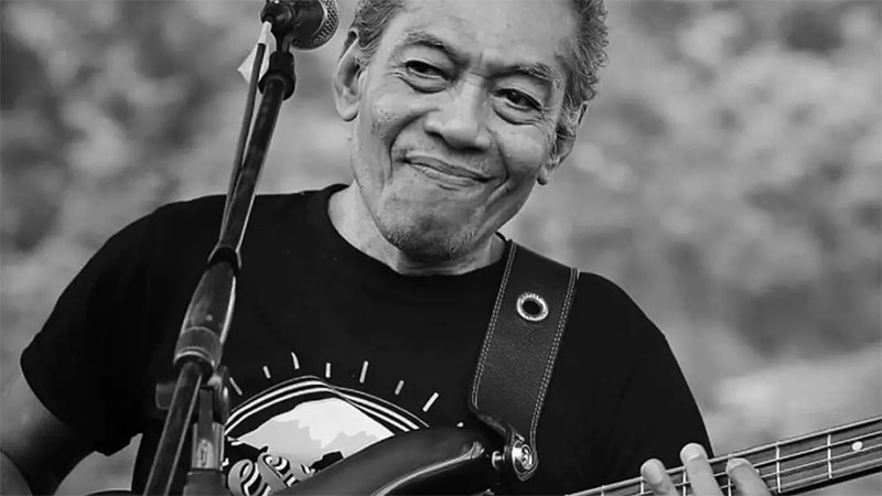 Musisi senior Donny Fattah, pemain bas grup musik God Bless meninggal dunia.  