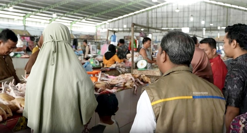 Rombongan Tim Bapanas Pusat, Polisi dan Pemkab Rohul melakukan sidak di Pasar Modern Pasirpengaraian, Jumat (6/3/2026). 