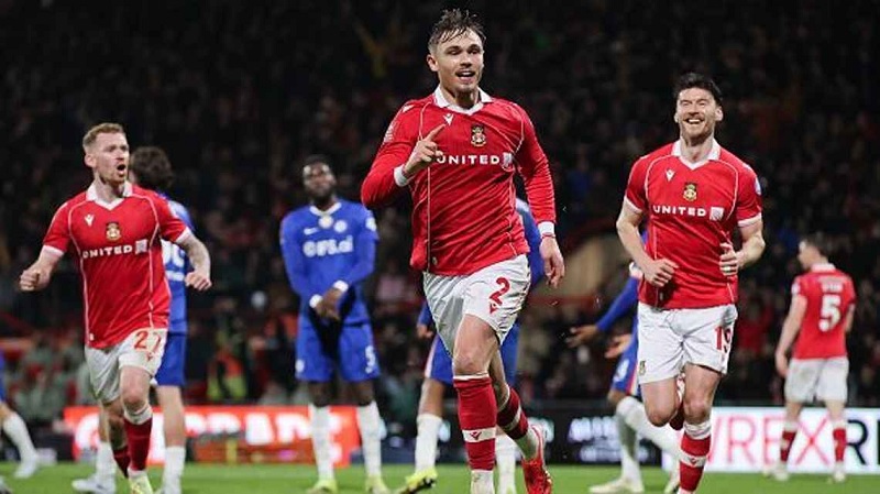 Klub Wales Wrexham tampil gagah berani lawan klub Liga Premier Chelsea meski akhirnya kalah dramatis 4-2 di perpanjangan waktu. 