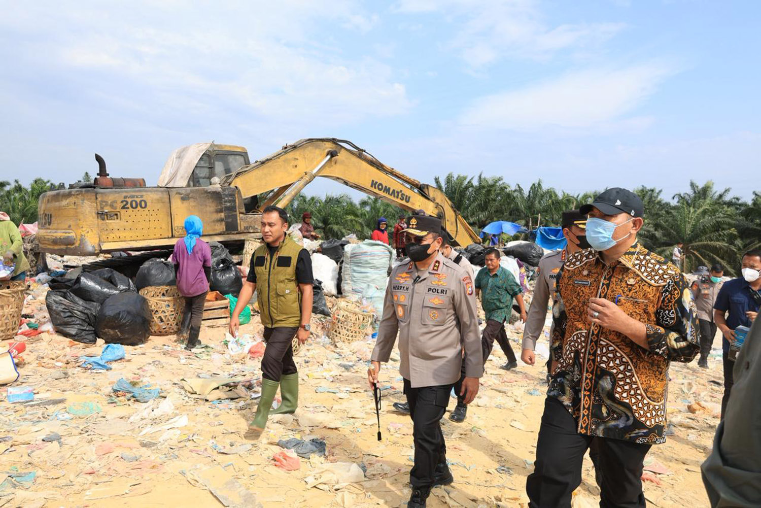 Jajaran Pemerintah Kota Pekanbaru bersama Kapolda Riau Irjen Pol Herry Heryawan melakukan peninjauan ke TPA Muara Fajar, baru-baru ini. 
