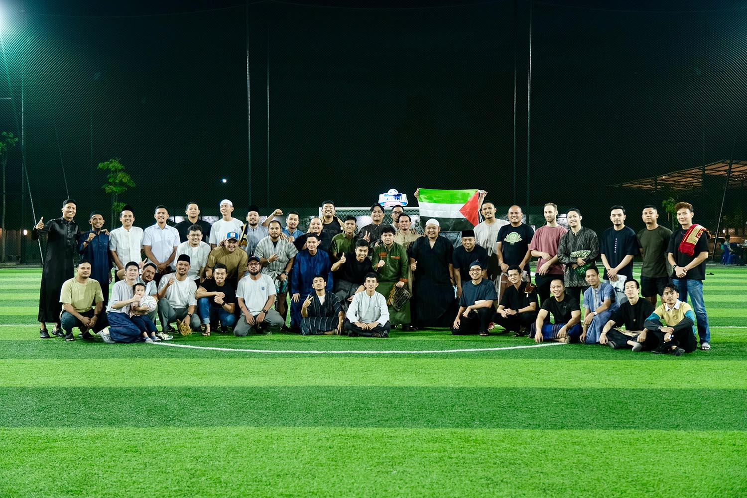  Komunitas Mini Sukur Soccer Society menggelar buka puasa bersama yang dirangkaikan dengan kegiatan rutin bermain mini soccer di Benecia Arena, Jalan Soekarno-Hatta Pekanbaru, Rabu (4/3/2026). 