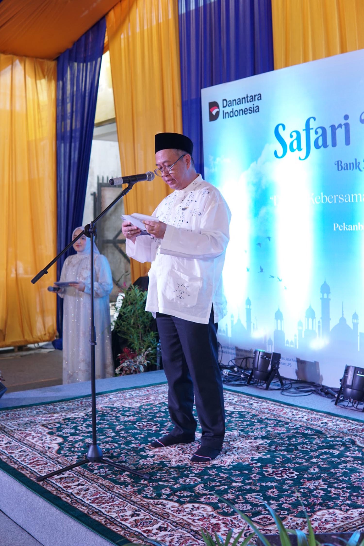 Direktur Utama Bank Mandiri Taspen Panji Irawan memberikan sambutan pada Safari Ramadan di Bank Mandiri Taspen Cabang Pekanbaru, Sabtu (7/3/2026). 