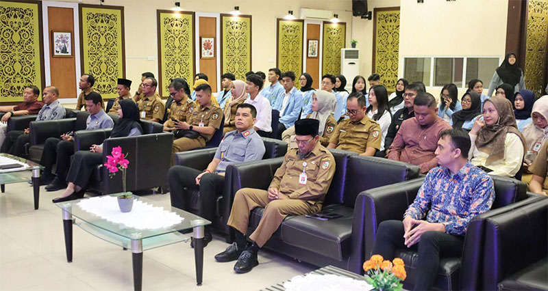 Kegiatan pelepasan 24 mahasiswa magang FH Unri untuk ditempatkan di sejumlah Posbankum di Kota Pekanbaru, Selasa (10/3/2026).   