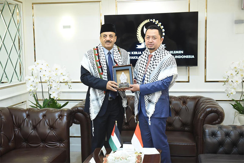 Ketua BKSAP DPR RI, Syahrul Aidi Maazat menerima kunjungan kehormatan Duta Besar Palestina untuk Indonesia, Abdalfatah AK Alsattari di Gedung Nusantara III, Kompleks Parlemen, Selasa (10/3/2026).