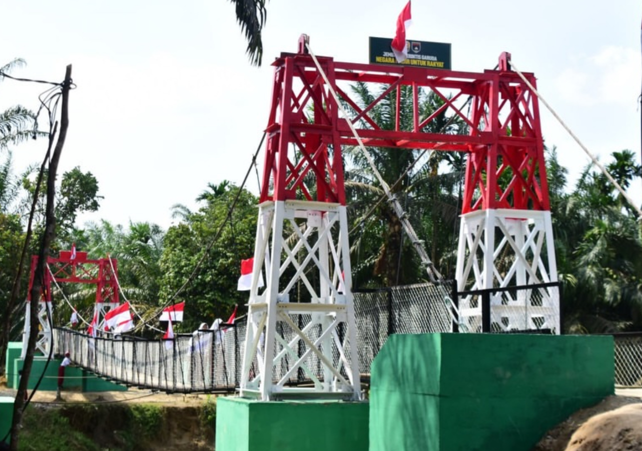Jembatan Garuda yang menghubungkan Desa Belimbing dan Desa Ringin, Inhu, Riau yang membentang di Sungai Batang Gansal diresmikan Pangdam XIX/Tuanku Tambusai, Selasa (10/3/2026).