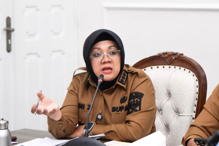Bupati Siak Afni Z 