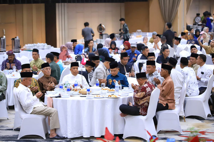 Pertemuan Bupati AKBP (Purn) H. Asmar dengan masyarakat Kepulauan Meranti yang menetap di Pekabaru berlangsung di Ballroom Hotel Furaya, Rabu (11/3/2026).