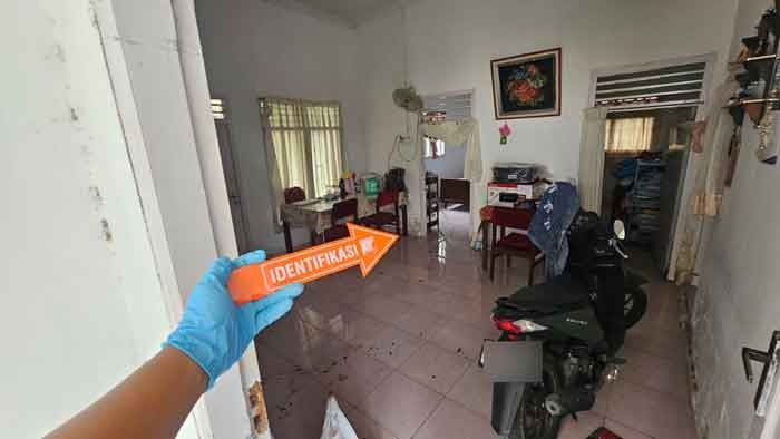 Tim Inafis Polres Dumai saat melakukan olah TKP penemuan mayat korban. 