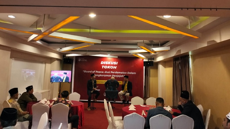Guru Besar UIR, Prof Dr Anas Puri ST MT, dan dosen UIR, Dr KH Dodi Okri LC ME Sy tampil sebagai pembicara dalam Diskusi Tokoh &rdquo;Board of Peace; Ilusi Perdamaian dalam Cengkeraman Penjajah.