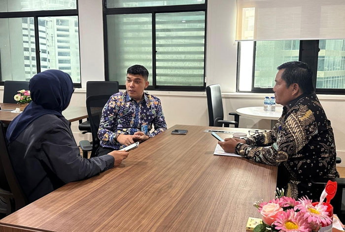Kepala Kanwil Kemenkum Riau Rudy Hendra Pakpahan melakukan koordinasi bersama Irwil III Inspektorat Jenderal Kemenkum RI Dr Kurniaman Telaumbanua (kanan) pada Kamis (12/3/2026).