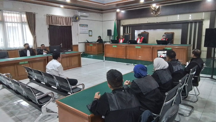 Mantan Ketua DPRD Kabupaten Kuansing menghadapi vonis dari majelis hakim di Pengadilan Tipikor Pekanbaru, Kamis (12/3/2026).