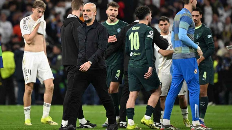 Pep Guardiola tampak kecewa setelah Manchester City kalah 3-0 dari Real Madrid pada leg pertama babak 16 besar Liga Champions di Santiago Bernabeu, Kamis (12/3/2026) dini hari WIB. 