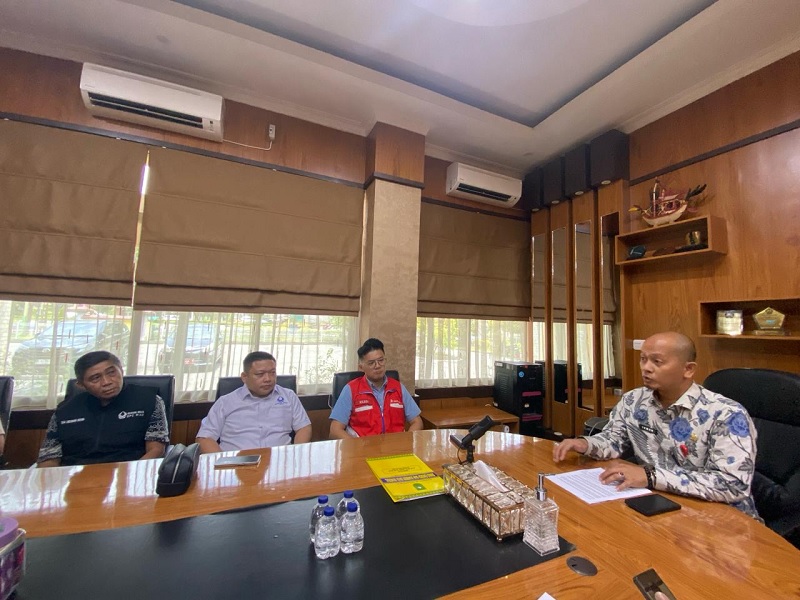 Pertemuan antara pihak Pertamina Patra Niaga, Dinas ESDM Riau dan Hismawa Migas membahas stok BBM di Riau di kantor Dinas ESDM Riau, Kamis (12/3/2026). 