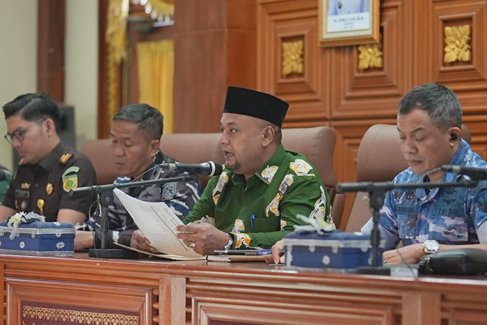 Wabup Siak Syamsurizal memimpin rapat Forum Koordinasi Pimpinan Daerah (Forkopimda), membahas kesiapan cuti bersama Idulfitri Gedung Raja Indra Pahlawan, Kantor Bupati Siak, Kamis (12/3/2026).