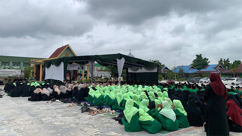 Para siswa MAN 3 Pekanbaru saat mengikuti kegiatan Khotmul Alquran
