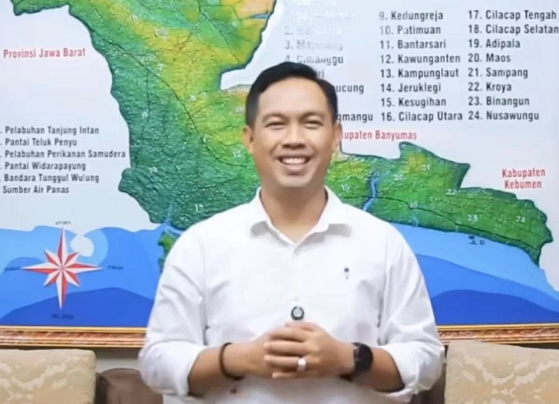 KPK melakukan OTT terhadap Bupati Cilacap Syamsul Auliya Rachman. 