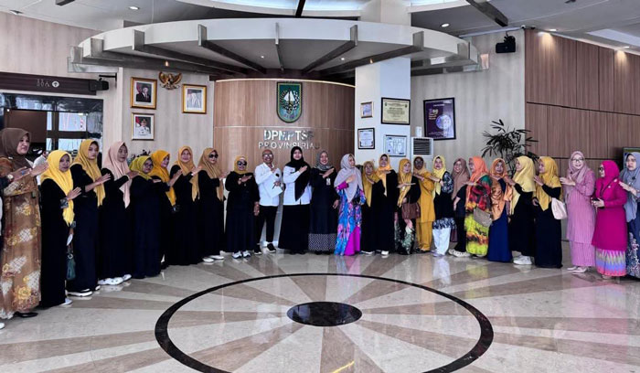 Tim Bidang AHU Kanwil Kemenkum Riau berfoto bersama pejabat DPMPTSP Riau saat melaksanakan koordinasi pada Rabu (11/3/2026) lalu.