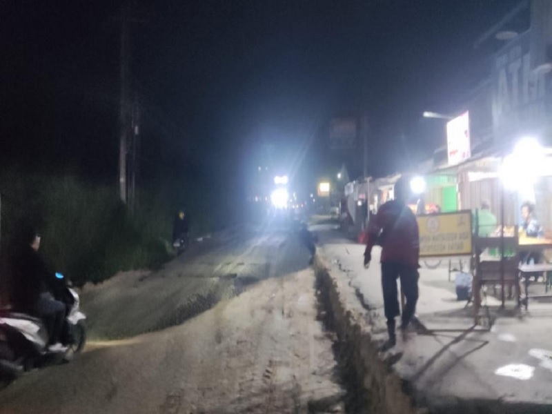 Dinas PUPR Kabupaten Kampar mempercepat pengerjaan perbaikan jalan Suka Karya Desa Tarai Bangun, Kecamatan Tambang, Kabupaten Kampar, Jumat (13/3/2026).
