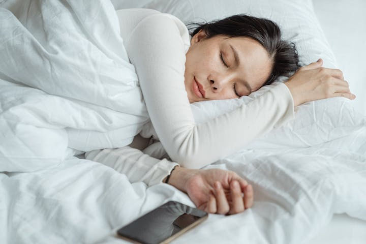 Ilustrasi seseorang yang tidur nyenyak   