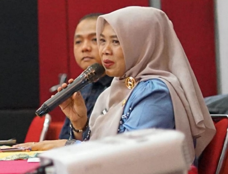 Plt Kepala SMKN Pertanian Terpadu Pekanbaru Elvita Herasanty SIP MPd saat memberkan sambutan pada pertemuan orang tua siswa kelas XI SMKN Pertanian Terpadu.