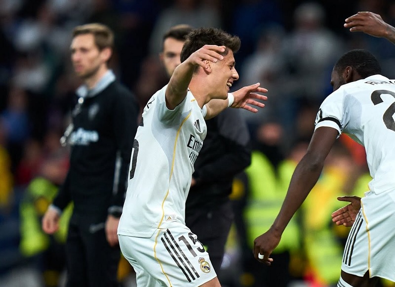 Gelandang Real Madrid Arda Guler mencetak gol dari jarak 68 meter saat mengalahkan Elche 4-1 di Santiago Bernabeu.