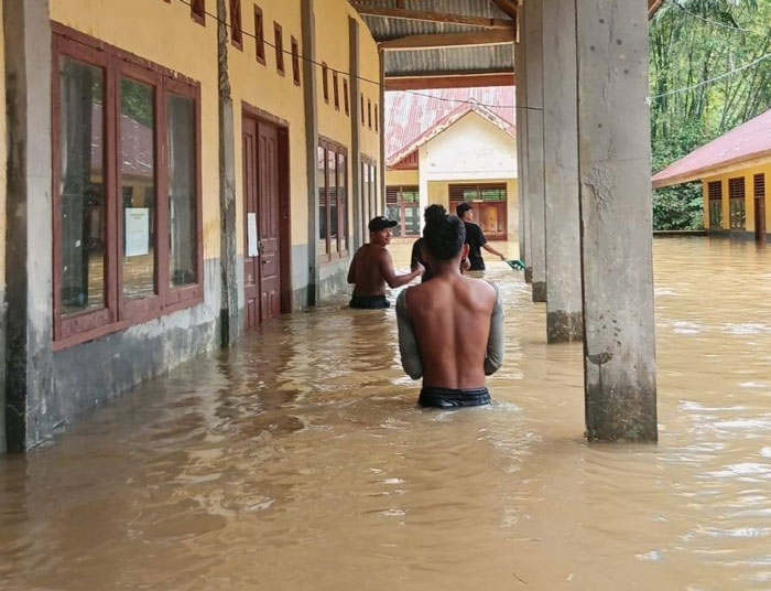 Banjir melanda Desa Kebun Tinggi Kecamatan Kampar Kiri Hulu, Sabtu (14/3/2026).