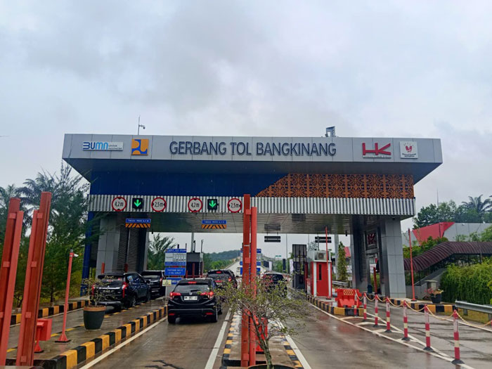Terjadi peningkatan arus mudik dari arah Riau menuju di jalan tol Pekanbaru-XIII Koto Kampar, Sabtu (14/3/2026).