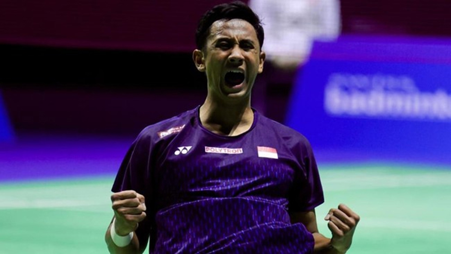 Alwi Farhan melakukan selebrasi setelah memastikan lolos ke final Swiss Open 2026 di St Jakobshalle, Basel, Swiss, Ahad (15/3/2026) dini  hari WIB. 