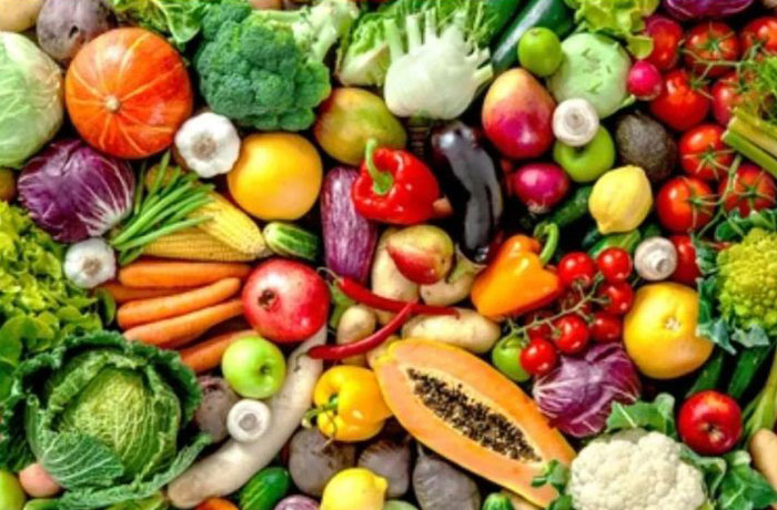 Ilustrasi sayuran hijau dan berwarna cerah kaya vitamin dan nutrisi yang dibutuhkan tubuh, selain makanan alami lainnya. 