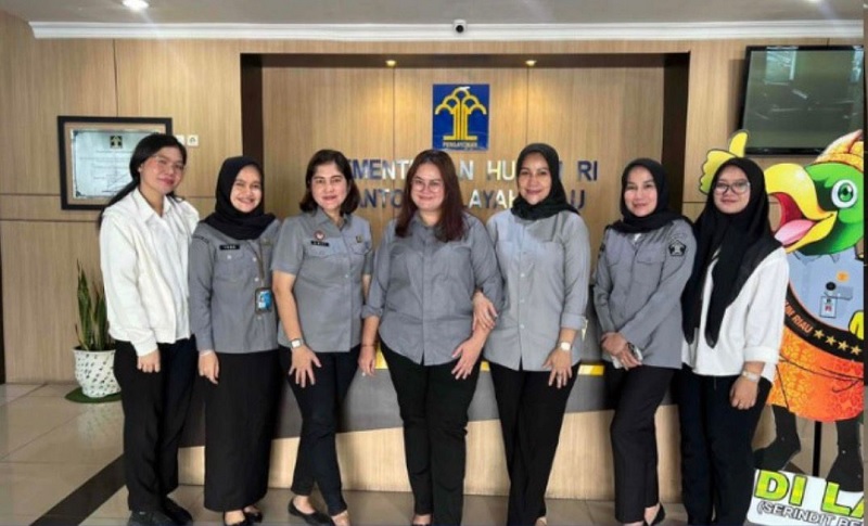 Petugas piket WFO Bidang Pelayanan Kekayaan Intelektual Kemenkum Riau aktif bertugas pada Senin (16/3/2026), untuk memastikan pelayanan masyarakat tetap lancar saat Ramadan,  