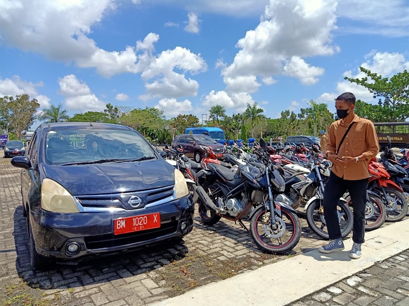 Randis seluruh OPD di Kabupaten Kepulauan Meranti mulai dikumpulkan di halaman Sekretatiat Daerah Jl Dorak Selatpanjang beberapa waktu lalu dalam rangka pendataan BMD.