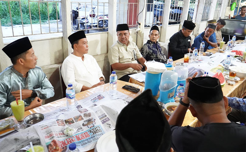 Ketua DPRD Kabupaten Kuansing H Juprizal SE MSi saat buka puasa bersama dengan PWI Kabupaten Kuansing, Selasa (17/3/2026).