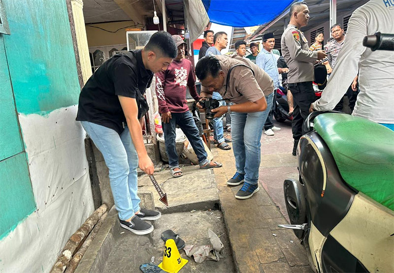 Polisi tengah melakukan olah TKP di kawasan Jalan Pangeran Hidayat, Gang Abadi, RW 05, Kelurahan Tanah Datar, Kecamatan Pekanbaru Kota, Rabu (18/3/2026). 