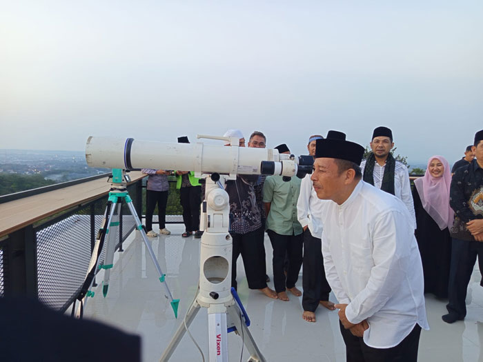 Pemantau hilal rooftop Universitas Pahlawan Tuanku Tambusai Bangkinang, Kabupaten Kampar, Riau