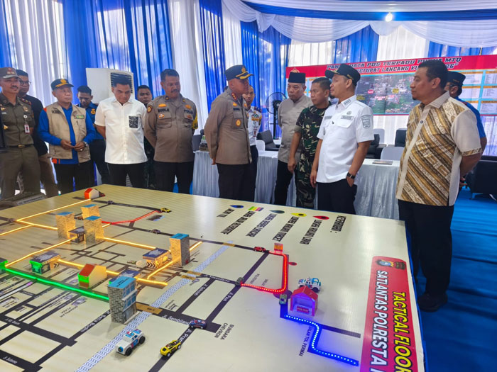Wako Pekanbaru Agung Nugroho didampingi Wawako Markarius Anwar, Kapolresta Pekanbaru Kombes Pol Muharman Arta, dan Dandim 0301/PBR Kolonel Ihksanudin mengecek Pospam di Purna MTQ, Jumat (20/3/2026)