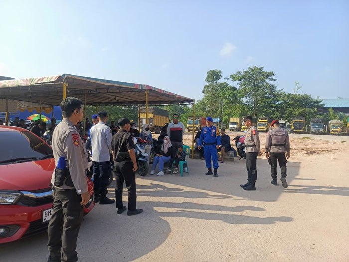 Antrean sepeda motor dipelabuhan Dumai menuju Rupat.