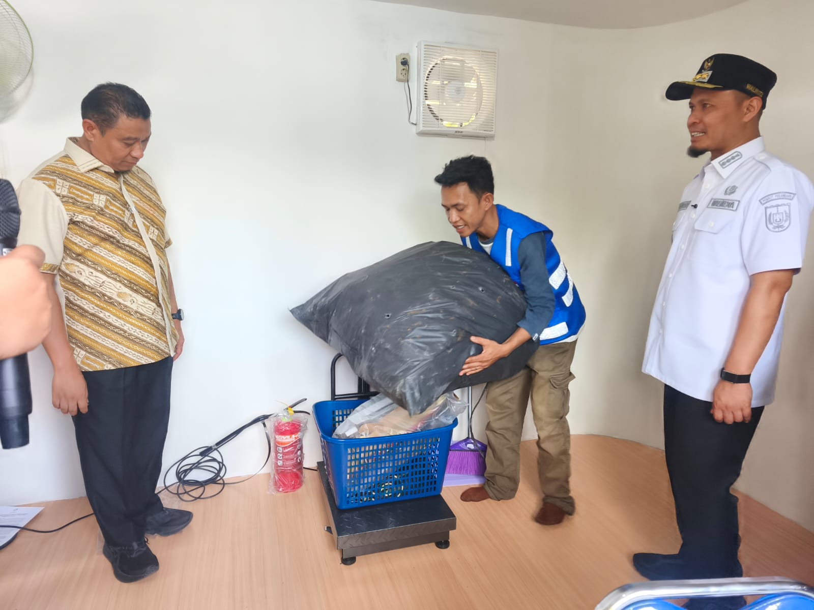 Waste Station di RTH Tunjuk Ajar diresmikan penggunaannya oleh Wako Pekanbaru Agung Nugroho, Jumat (20/3/2026).