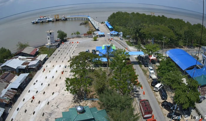 Arus mudik yang terpantau padat, Jumat (20/3/2026) sekitar pukul 13.40 WIB melalui CCTV di dermaga Roro Sungai Selari-Pakning pada H-1 Idulfitri terlihat sepi.